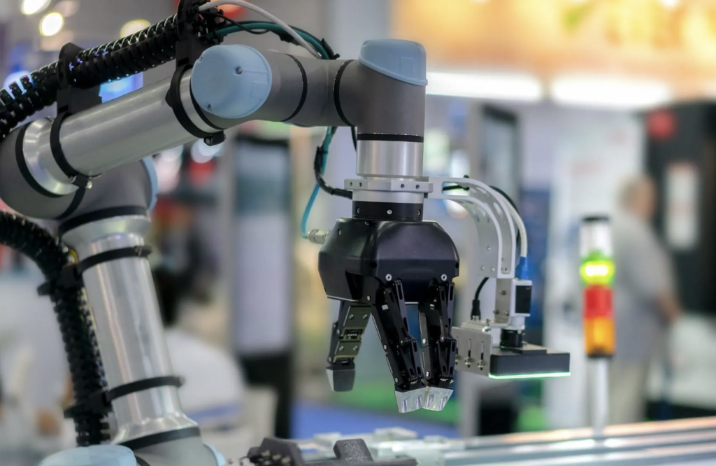 The Benefits of Automation With a Robotic Arm